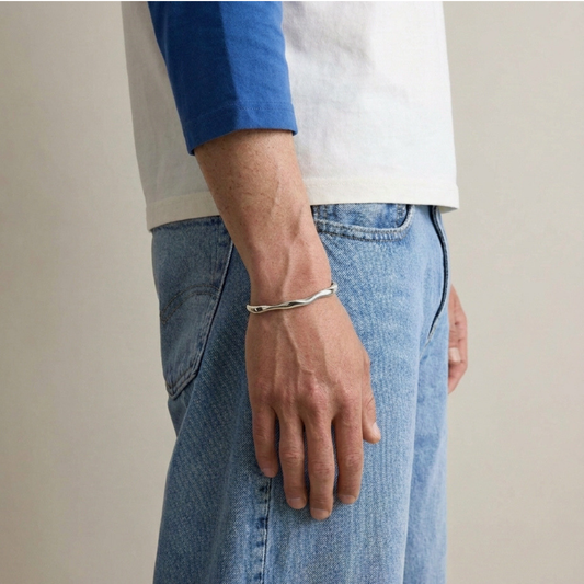 Minimalistischer Edelstahl Cuff für Herren – robuster Armreif im cleanen Look