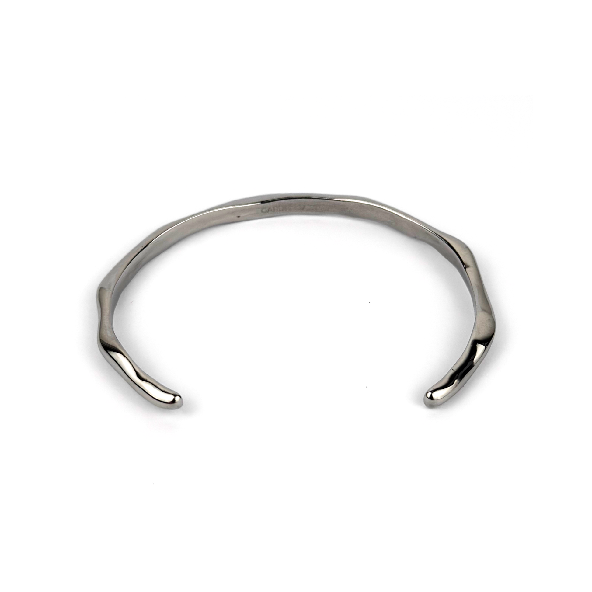 Minimalistischer Edelstahl Cuff für Herren – robuster Armreif im cleanen Look
